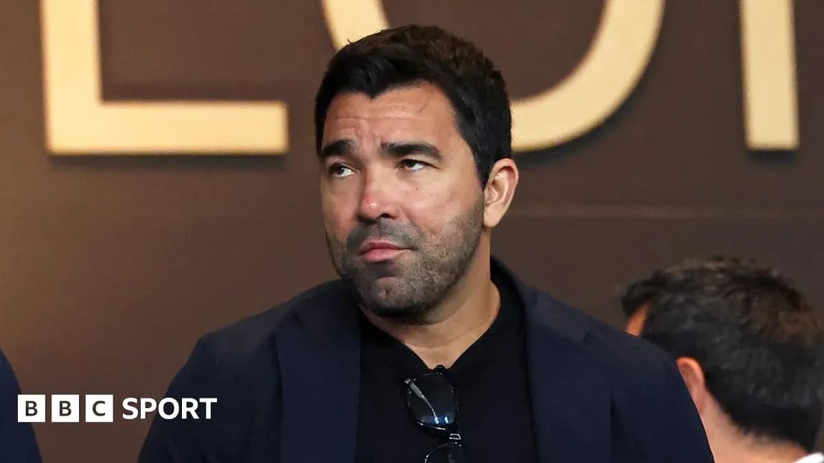 Hombre en evento deportivo con fondo desenfocado Hombre en evento deportivo con fondo desenfocado