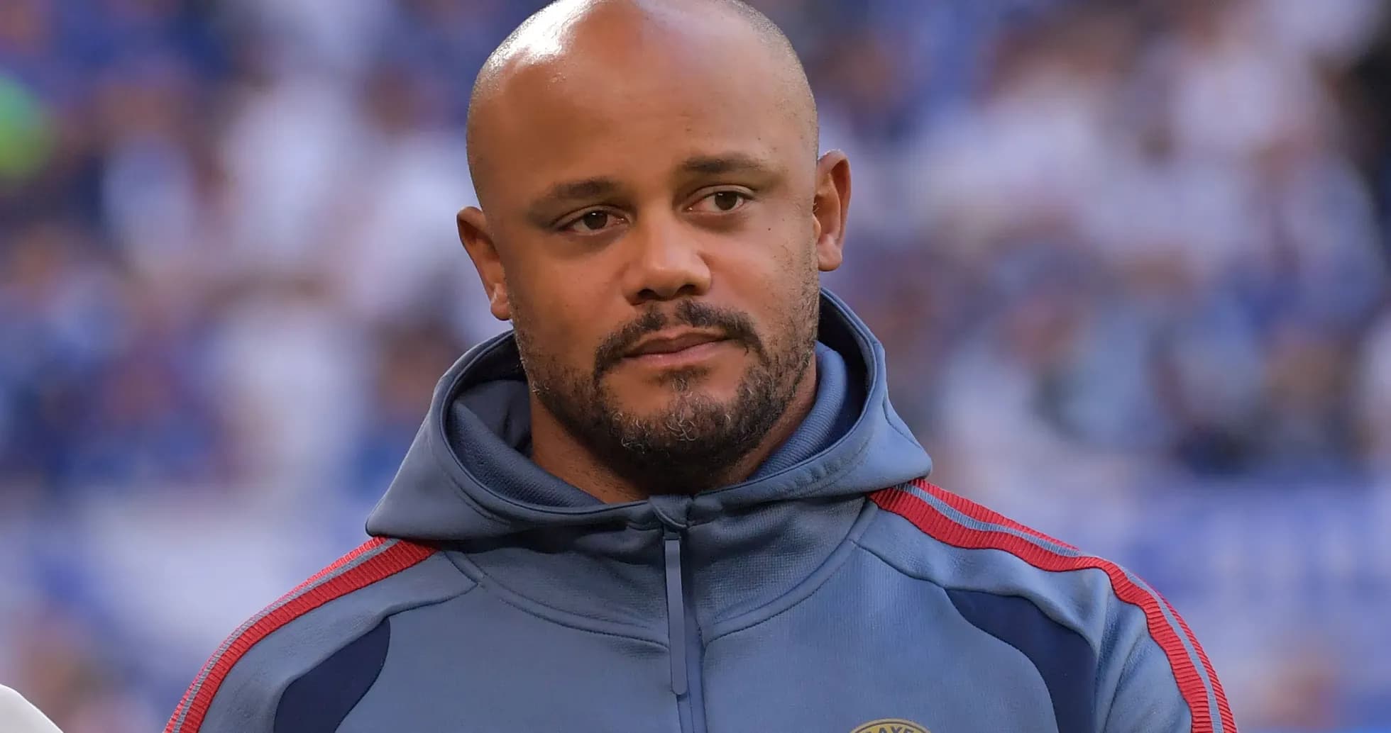 Entrenador de FC Bayern Múnich en la cancha Entrenador de FC Bayern Múnich en la cancha