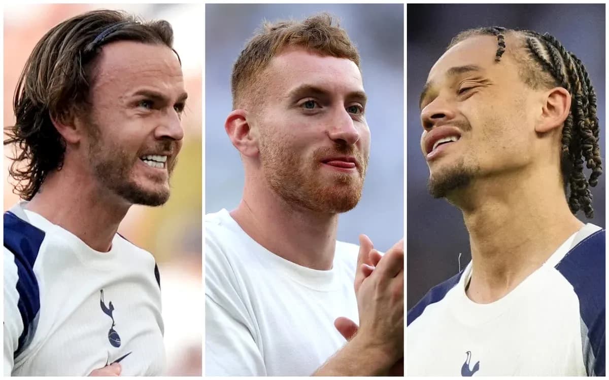 Tres jugadores de Tottenham en el campo de juego Tres jugadores de Tottenham en el campo de juego