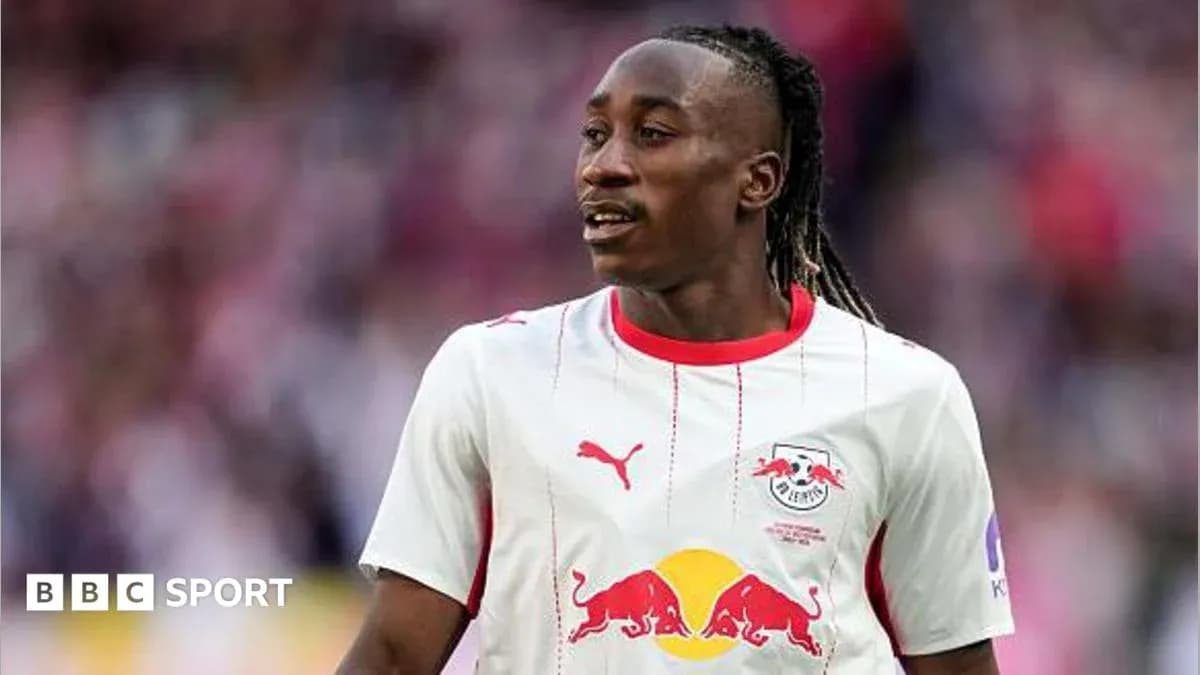 Jugador de RB Leipzig en acción durante el partido Jugador de RB Leipzig en acción durante el partido