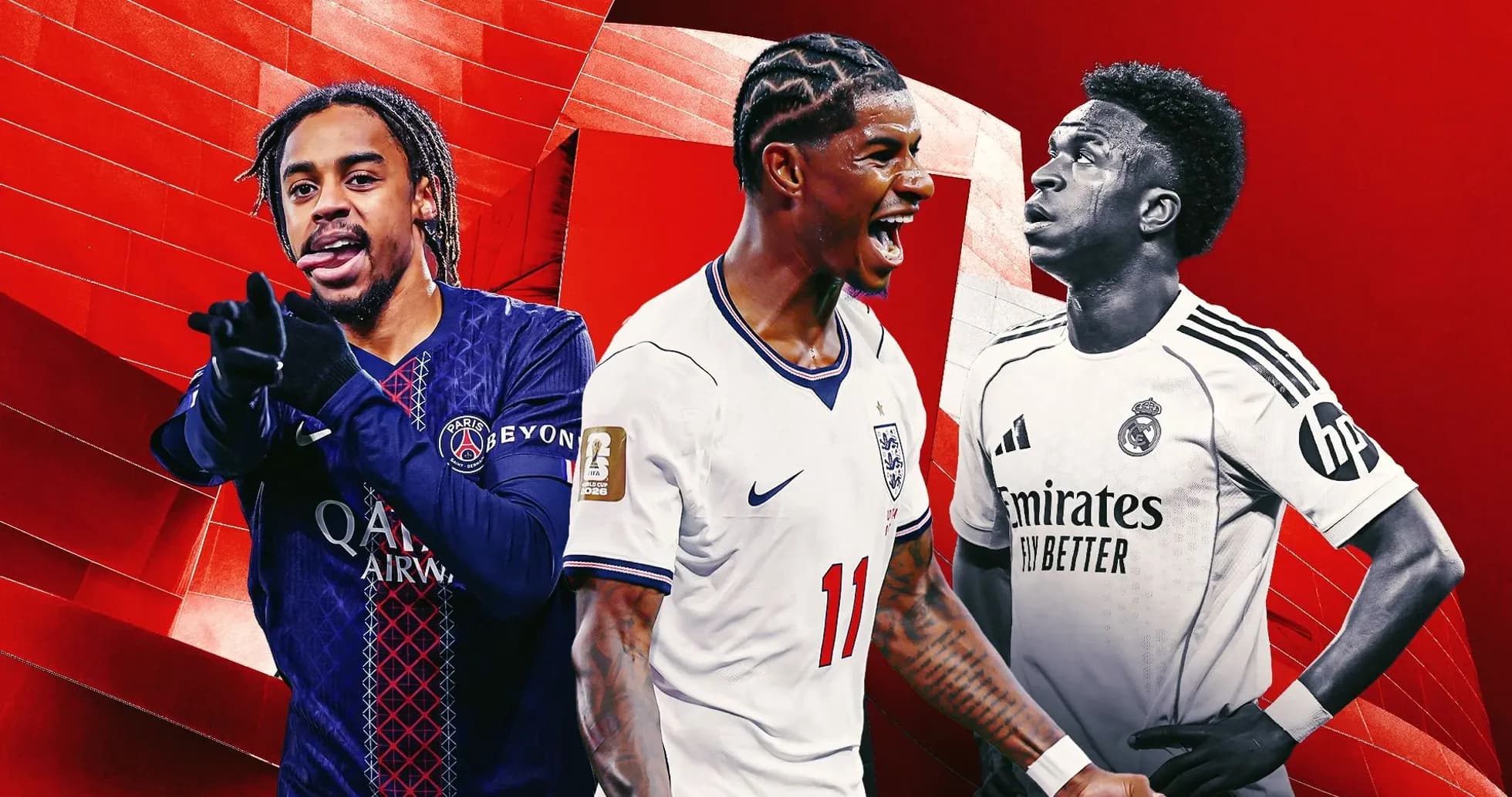 Tres jugadores de fútbol posando en fondo rojo Tres jugadores de fútbol posando en fondo rojo
