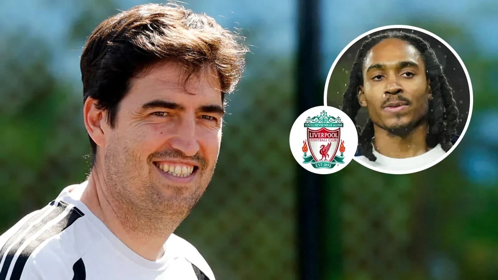 Entrenador sonriente en sesión de entrenamiento con Liverpool Entrenador sonriente en sesión de entrenamiento con Liverpool