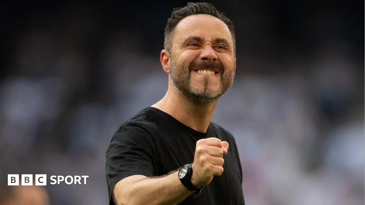 Entrenador celebrando con el puño en alto Entrenador celebrando con el puño en alto