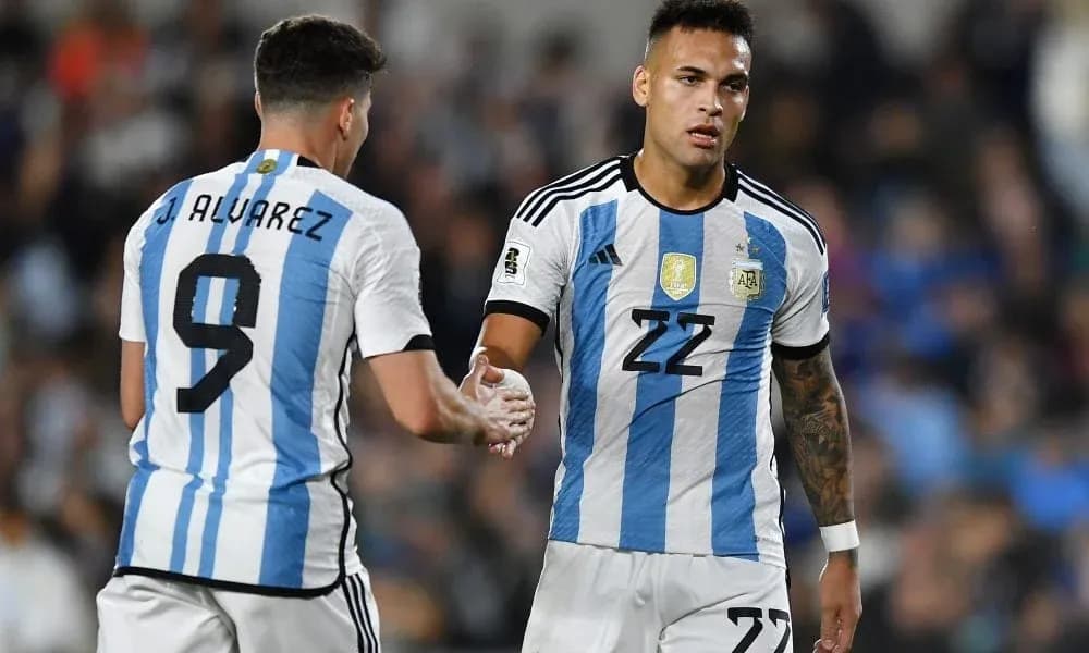 Jugadores de Argentina saludándose en el partido Jugadores de Argentina saludándose en el partido
