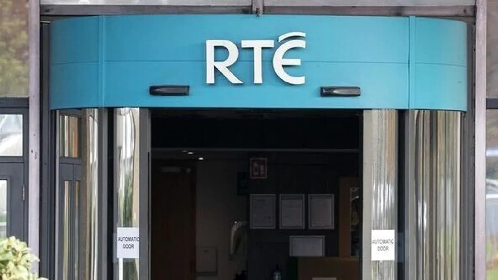 Entrada principal del edificio de RTÉ Entrada principal del edificio de RTÉ