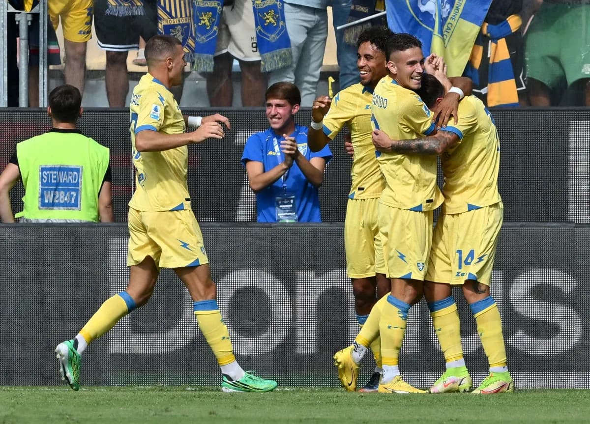 Jugadores de Frosinone celebrando un gol Jugadores de Frosinone celebrando un gol