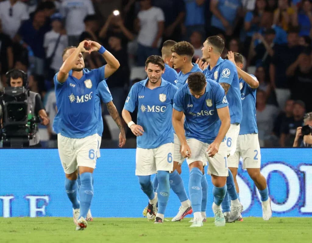 Jugadores de Napoli celebrando un gol Jugadores de Napoli celebrando un gol