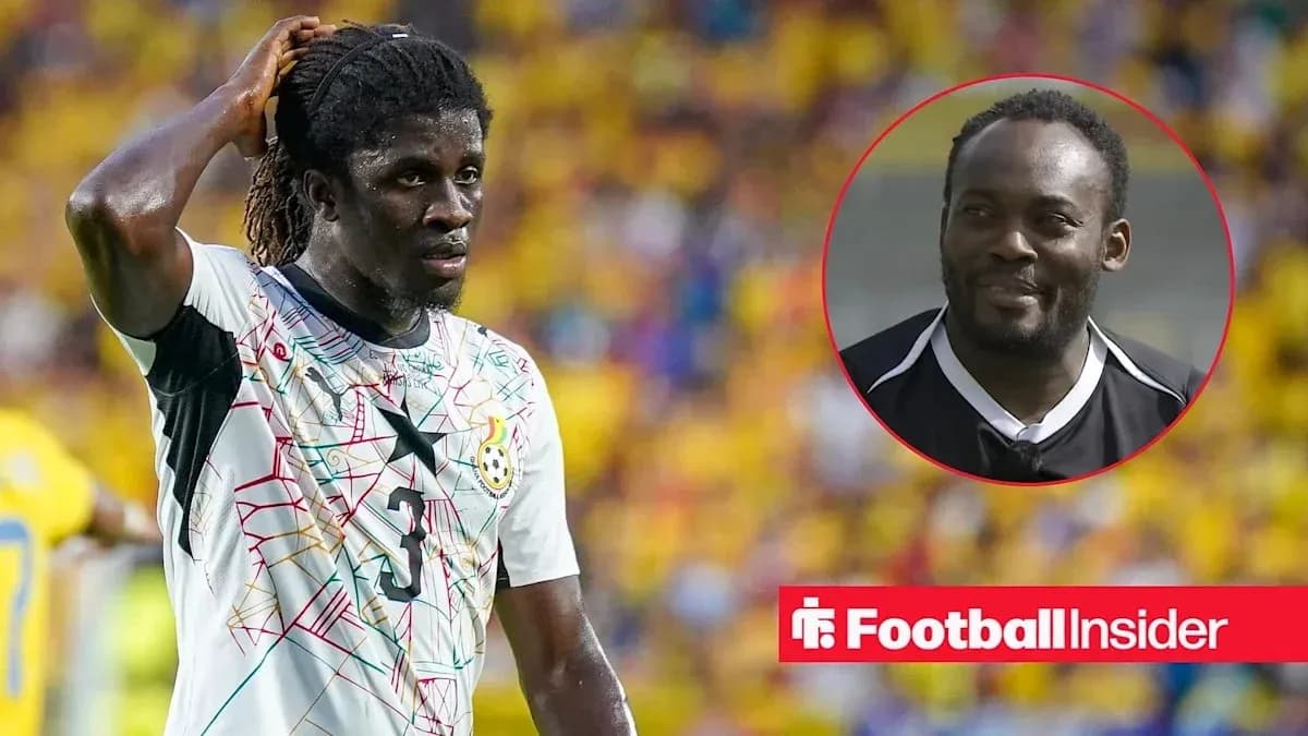 Jugador de Ghana con camiseta de equipo en el campo Jugador de Ghana con camiseta de equipo en el campo