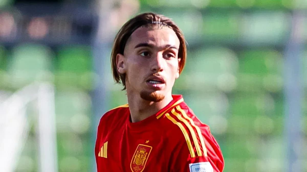 Jugador de España en partido de fútbol Jugador de España en partido de fútbol