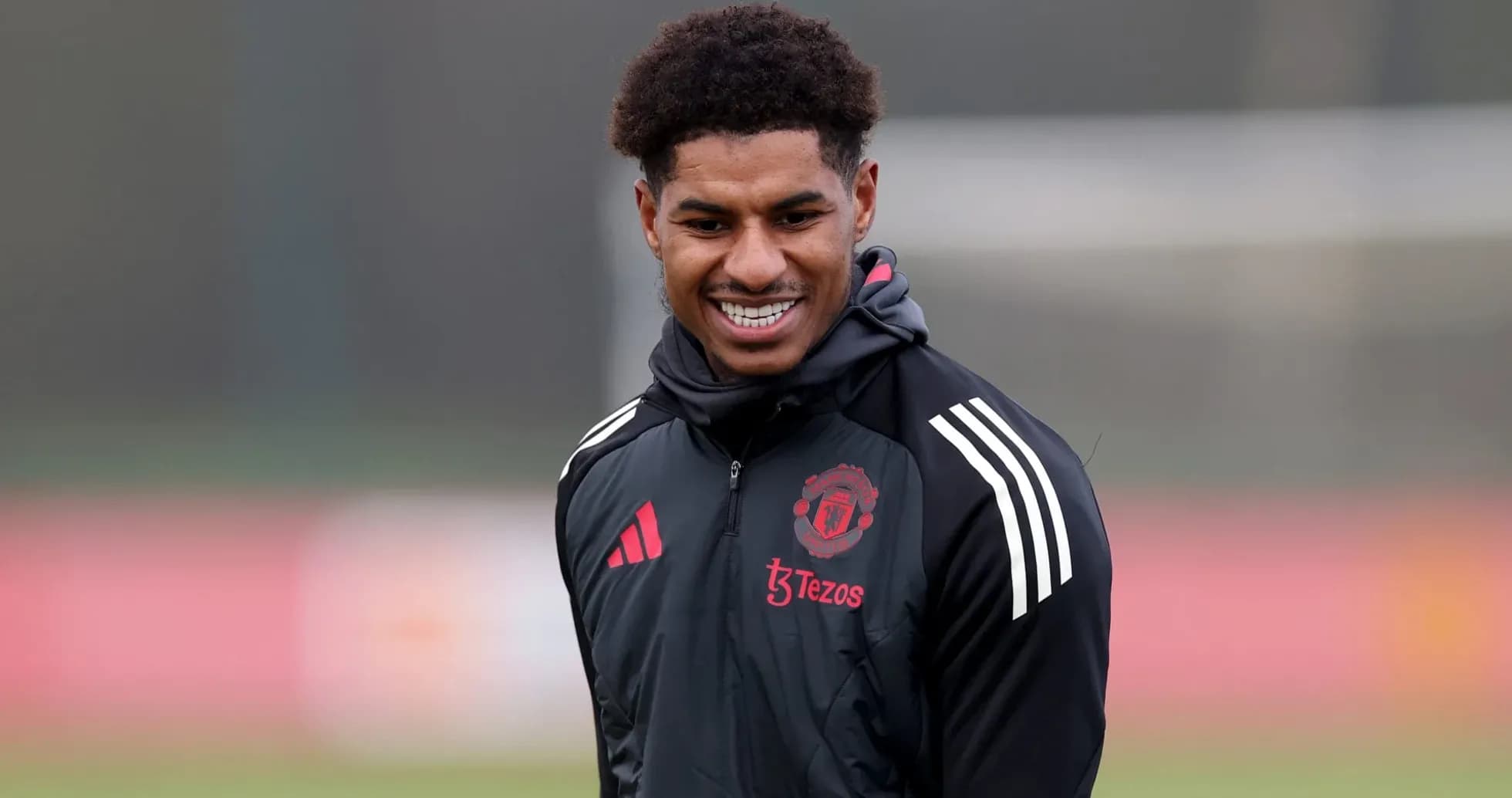 Jugador de Manchester United durante sesión de entrenamiento Jugador de Manchester United durante sesión de entrenamiento