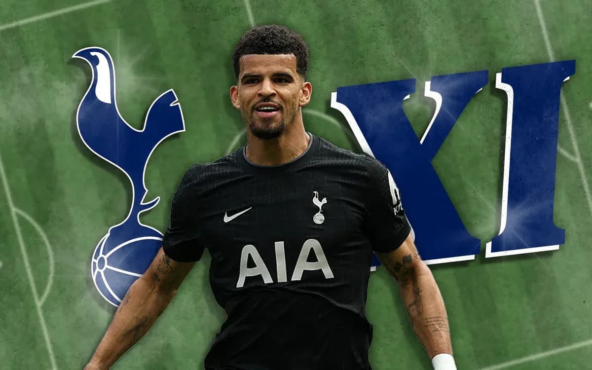 Jugador de Tottenham celebrando con logo del equipo Jugador de Tottenham celebrando con logo del equipo