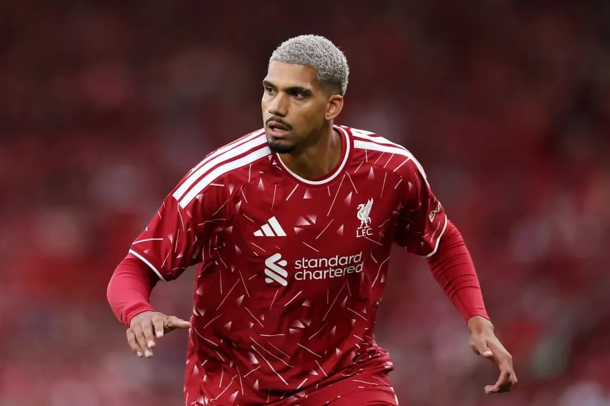 Jugador de Liverpool en acción durante un partido Jugador de Liverpool en acción durante un partido
