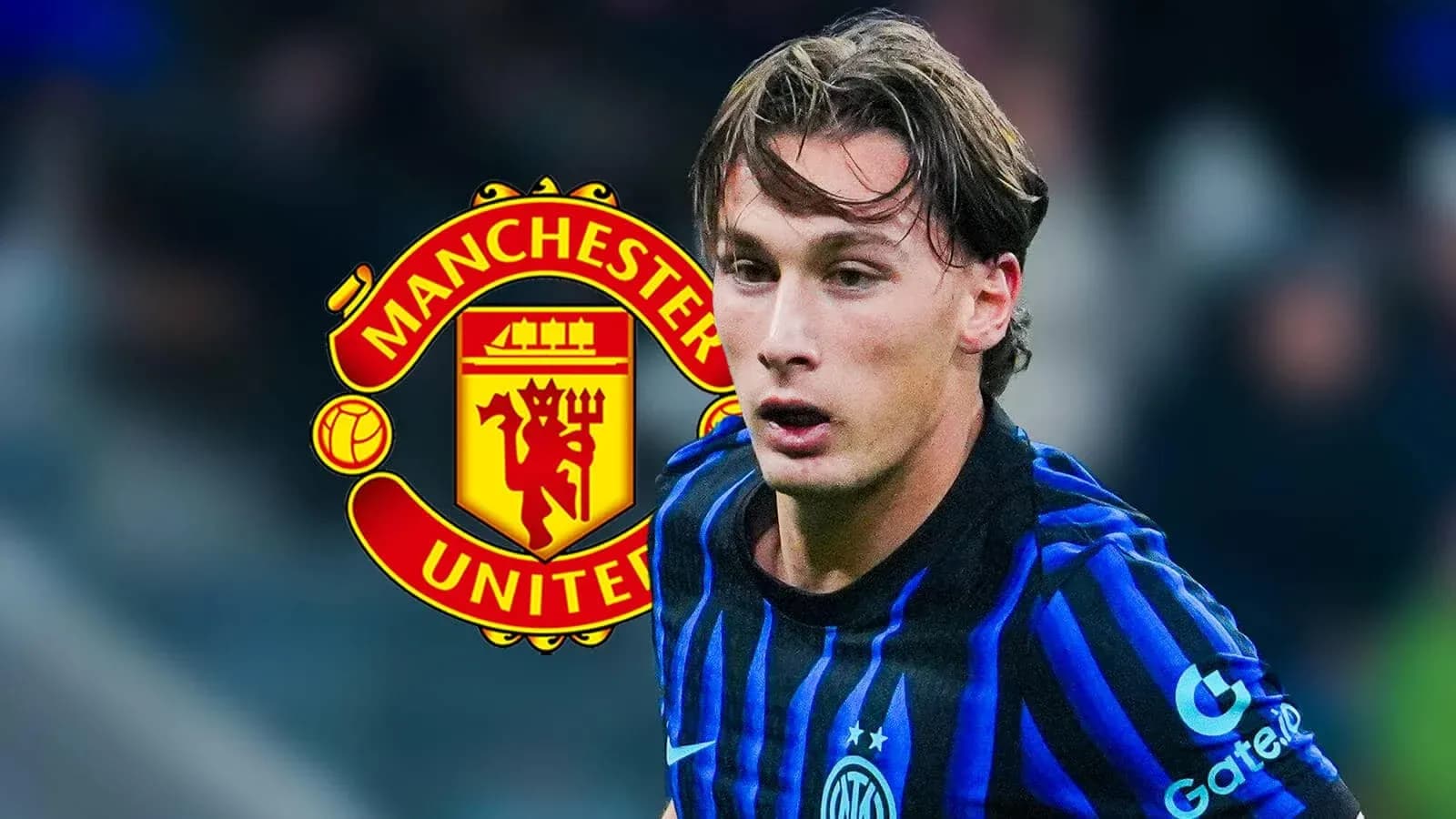 Jugador de fútbol corriendo con el logo de Manchester United Jugador de fútbol corriendo con el logo de Manchester United