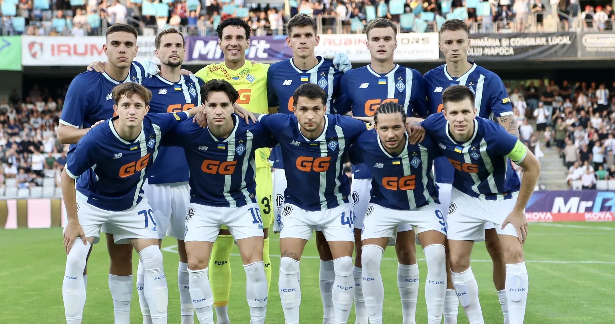 Equipo de Dynamo Kyiv posando para foto Equipo de Dynamo Kyiv posando para foto