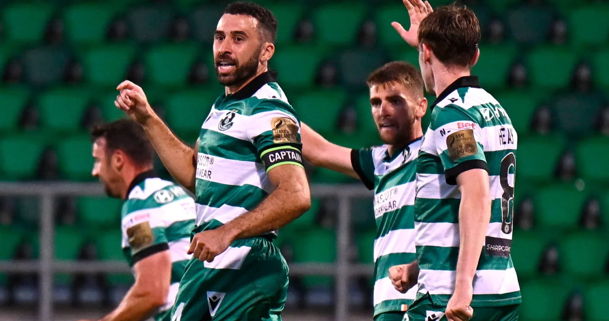 Jugadores de Shamrock Rovers celebrando un gol Jugadores de Shamrock Rovers celebrando un gol