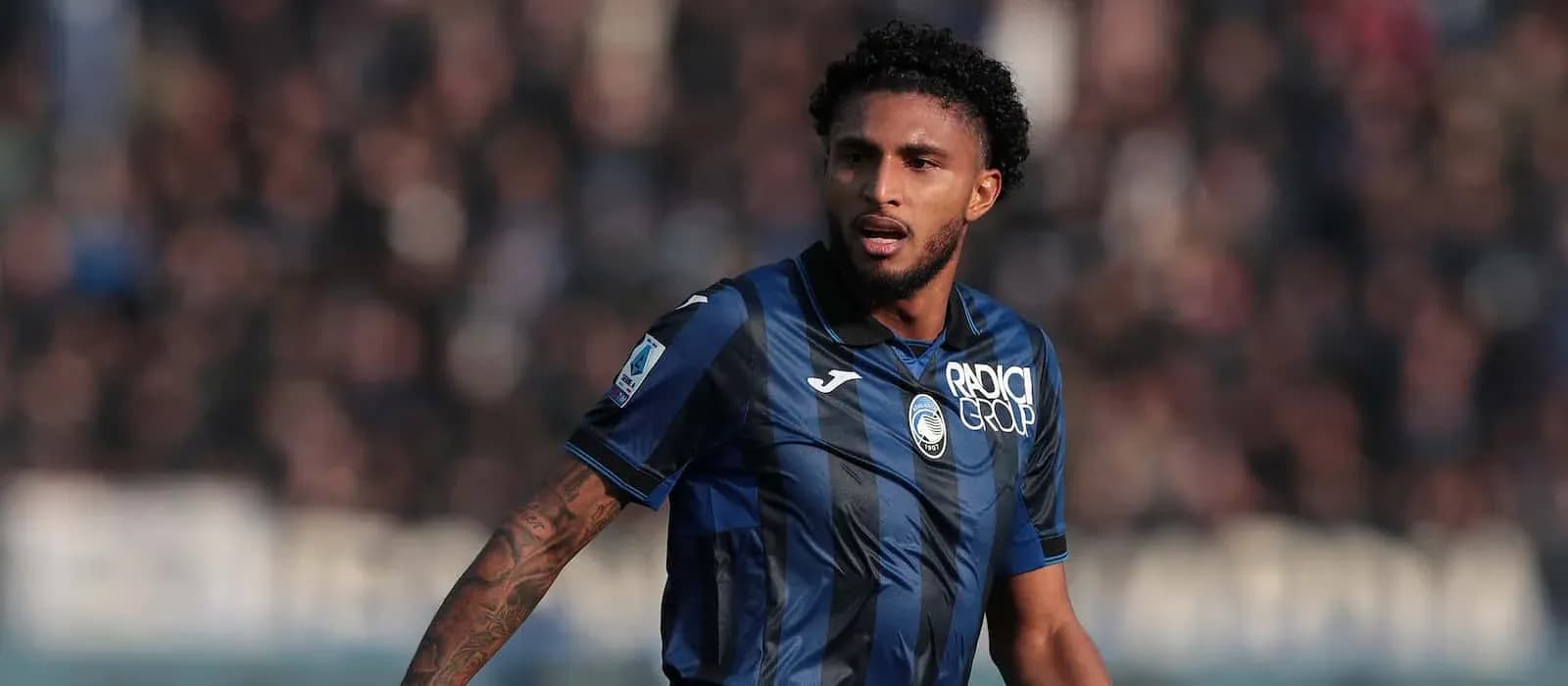 Jugador de Atalanta en acción durante el partido Jugador de Atalanta en acción durante el partido