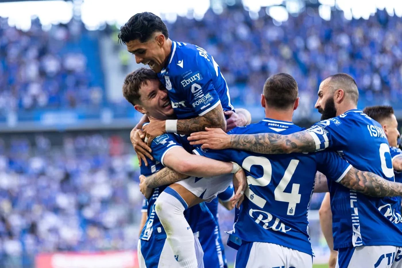 Jugadores de Lech Poznan celebrando un gol Jugadores de Lech Poznan celebrando un gol