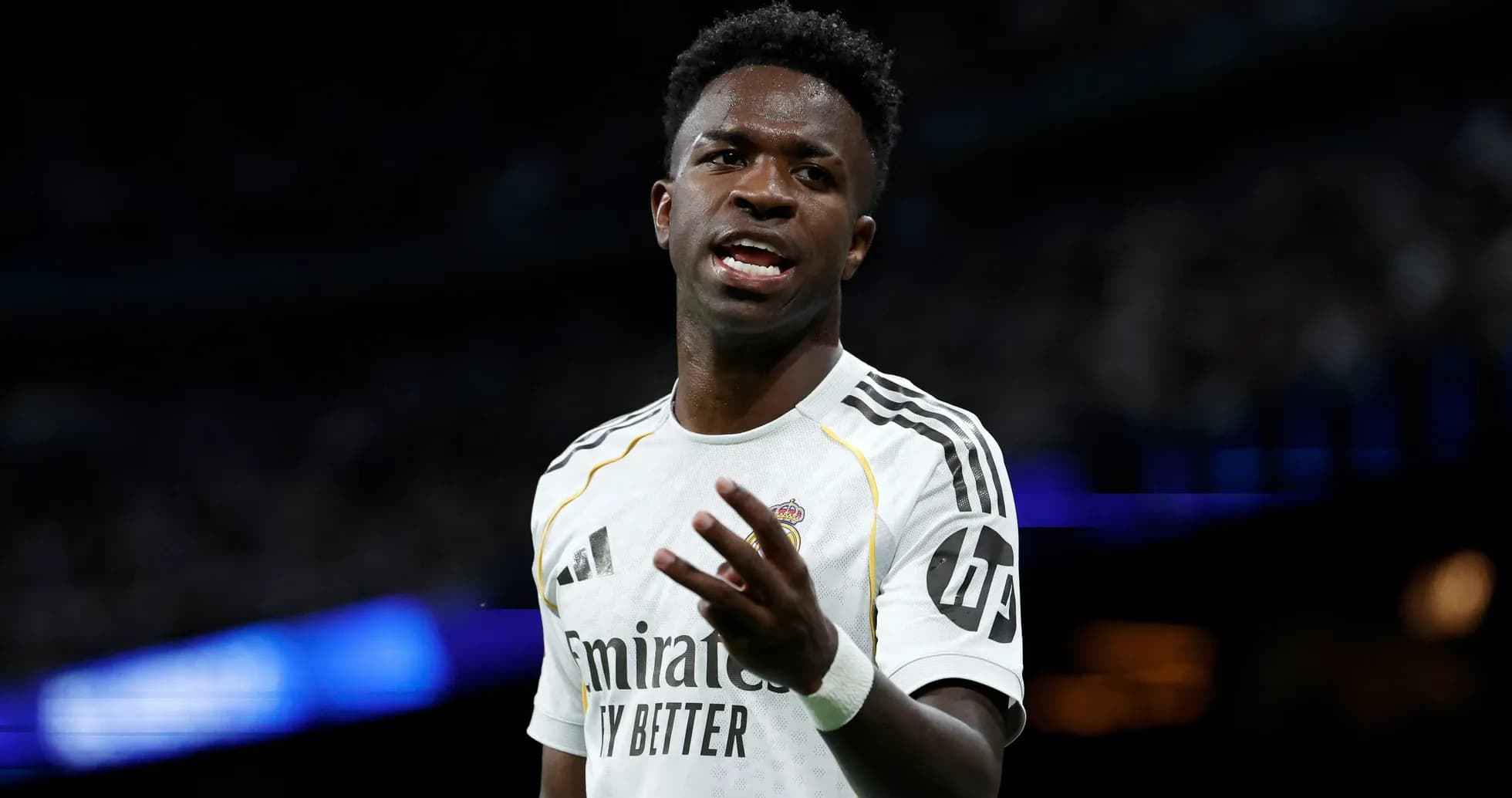 Jugador de Real Madrid gesticulando durante el partido Jugador de Real Madrid gesticulando durante el partido