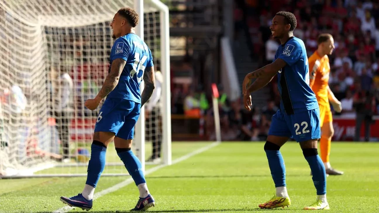 Jugadores de Bournemouth celebrando un gol Jugadores de Bournemouth celebrando un gol