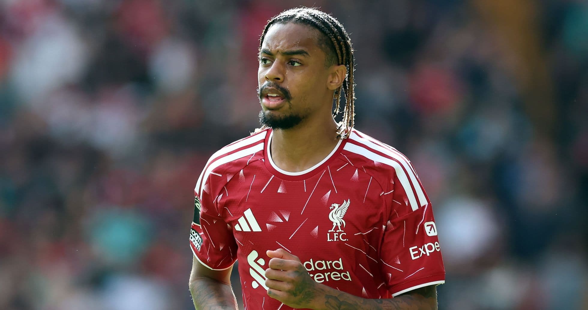 Jugador de Liverpool en acción durante un partido Jugador de Liverpool en acción durante un partido