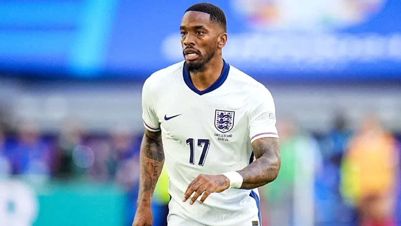 Jugador de Inglaterra corriendo en el campo de fútbol Jugador de Inglaterra corriendo en el campo de fútbol