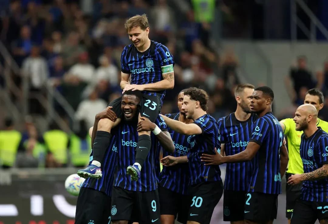 Jugadores de Inter celebrando un gol Jugadores de Inter celebrando un gol