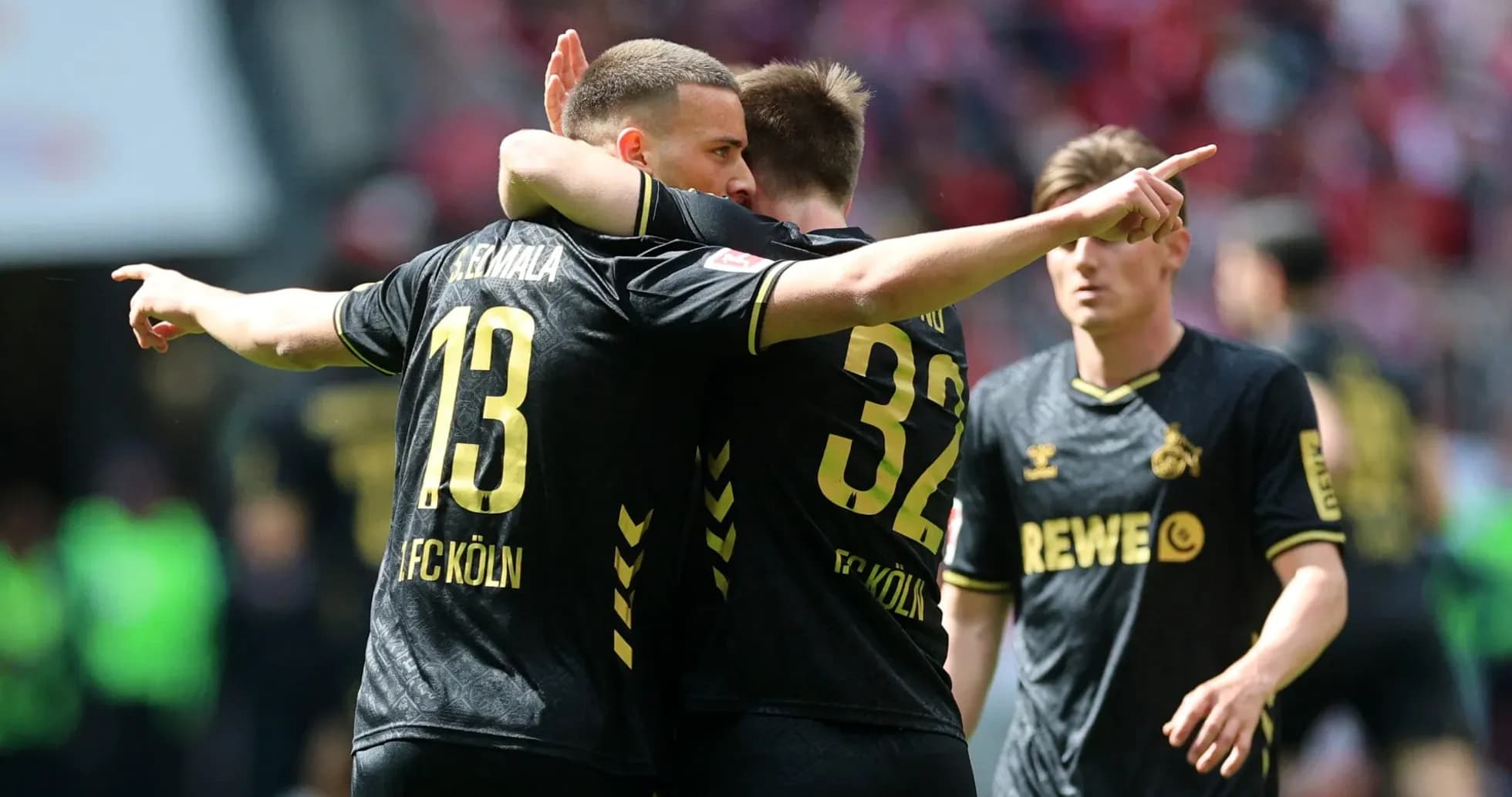 Jugadores del FC Köln celebrando un gol juntos Jugadores del FC Köln celebrando un gol juntos