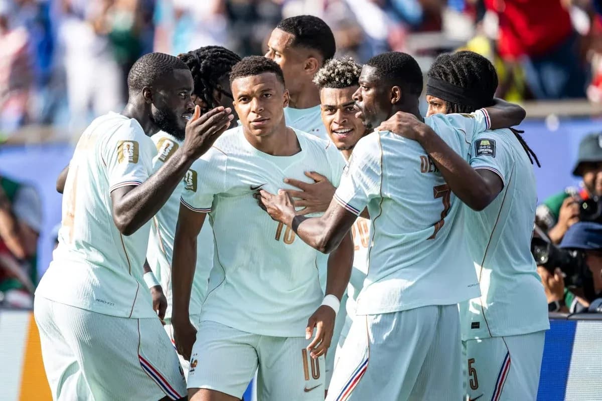 Jugadores de Francia celebrando un gol en partido Jugadores de Francia celebrando un gol en partido