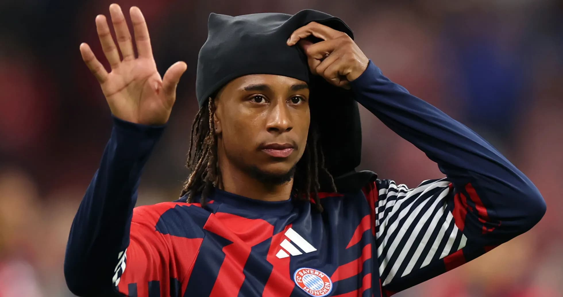Jugador de Bayern Múnich saludando tras el partido Jugador de Bayern Múnich saludando tras el partido