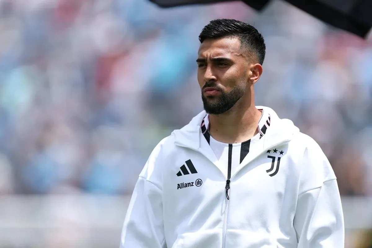 Jugador de Juventus en el campo antes del partido Jugador de Juventus en el campo antes del partido