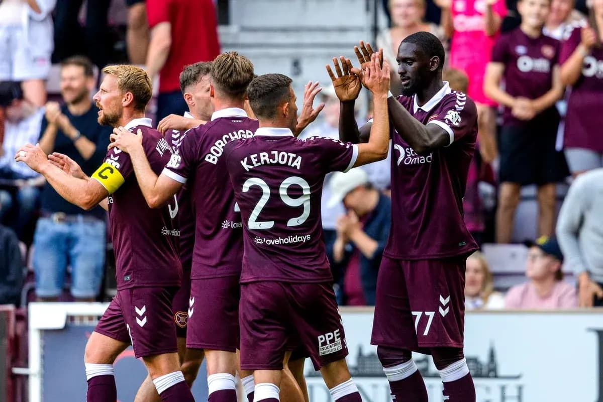 Jugadores de Heart Of Midlothian celebrando un gol Jugadores de Heart Of Midlothian celebrando un gol