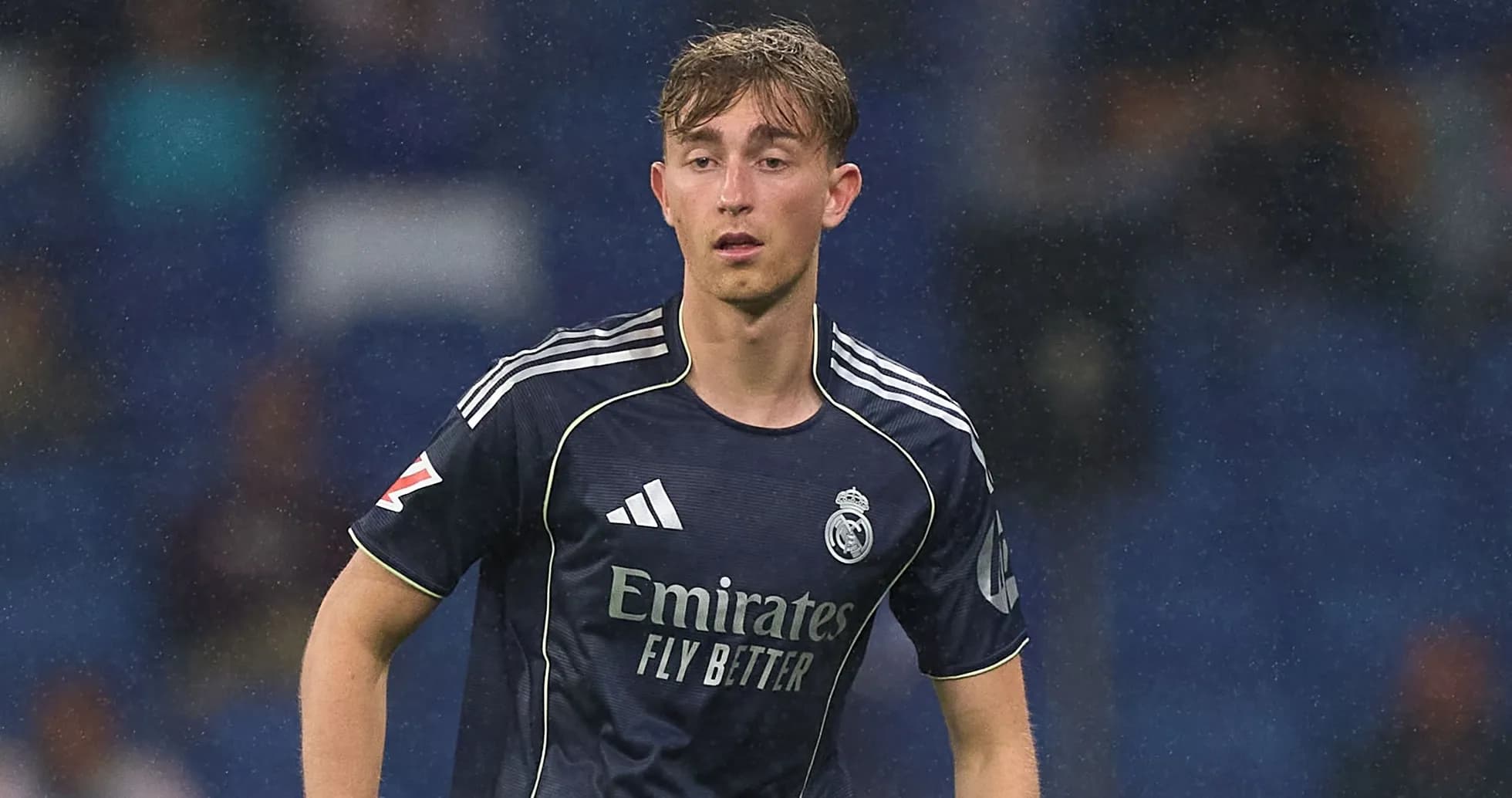 Jugador de Real Madrid en el campo durante partido Jugador de Real Madrid en el campo durante partido