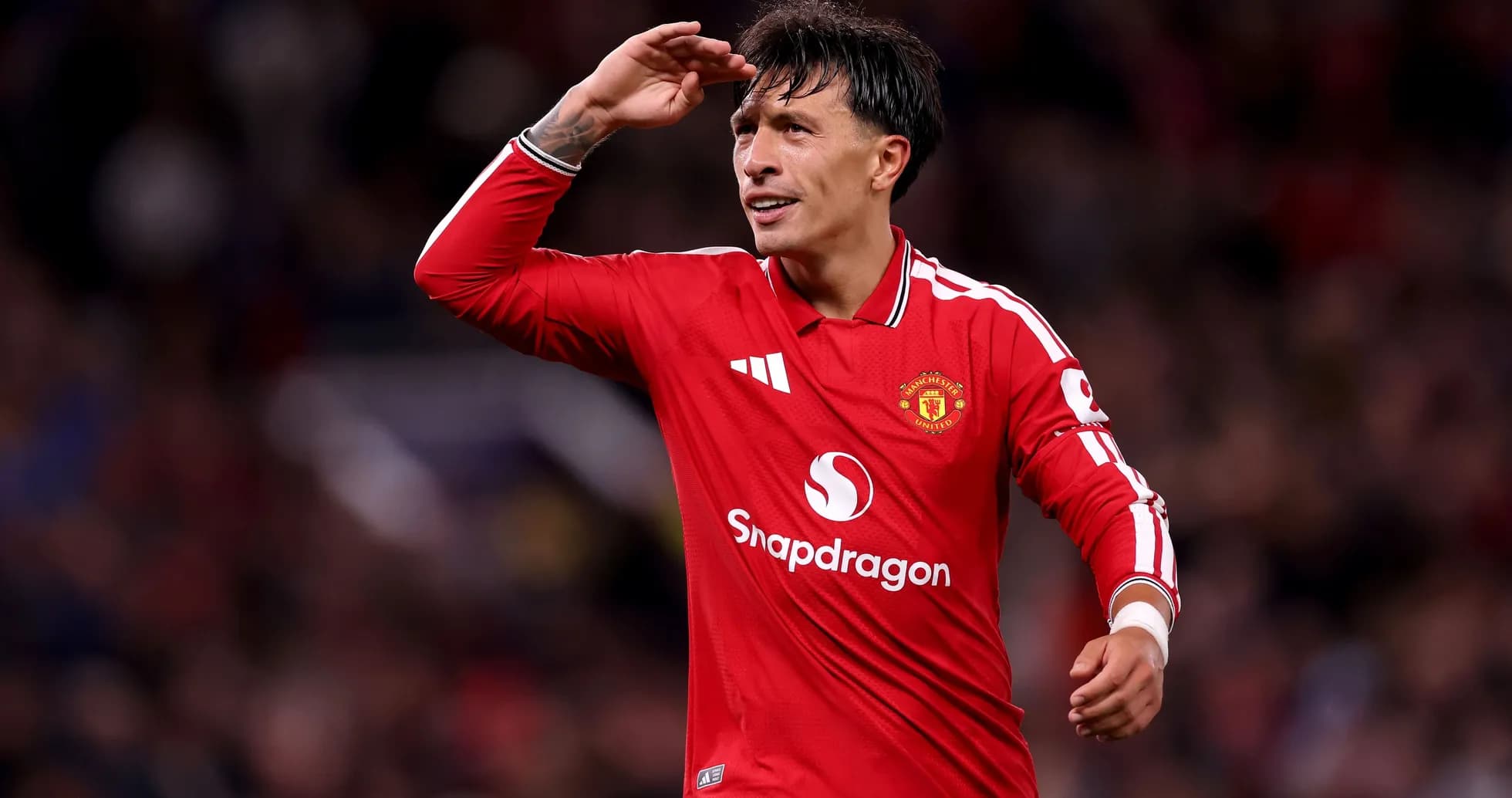Jugador de Manchester United saludando durante el partido Jugador de Manchester United saludando durante el partido