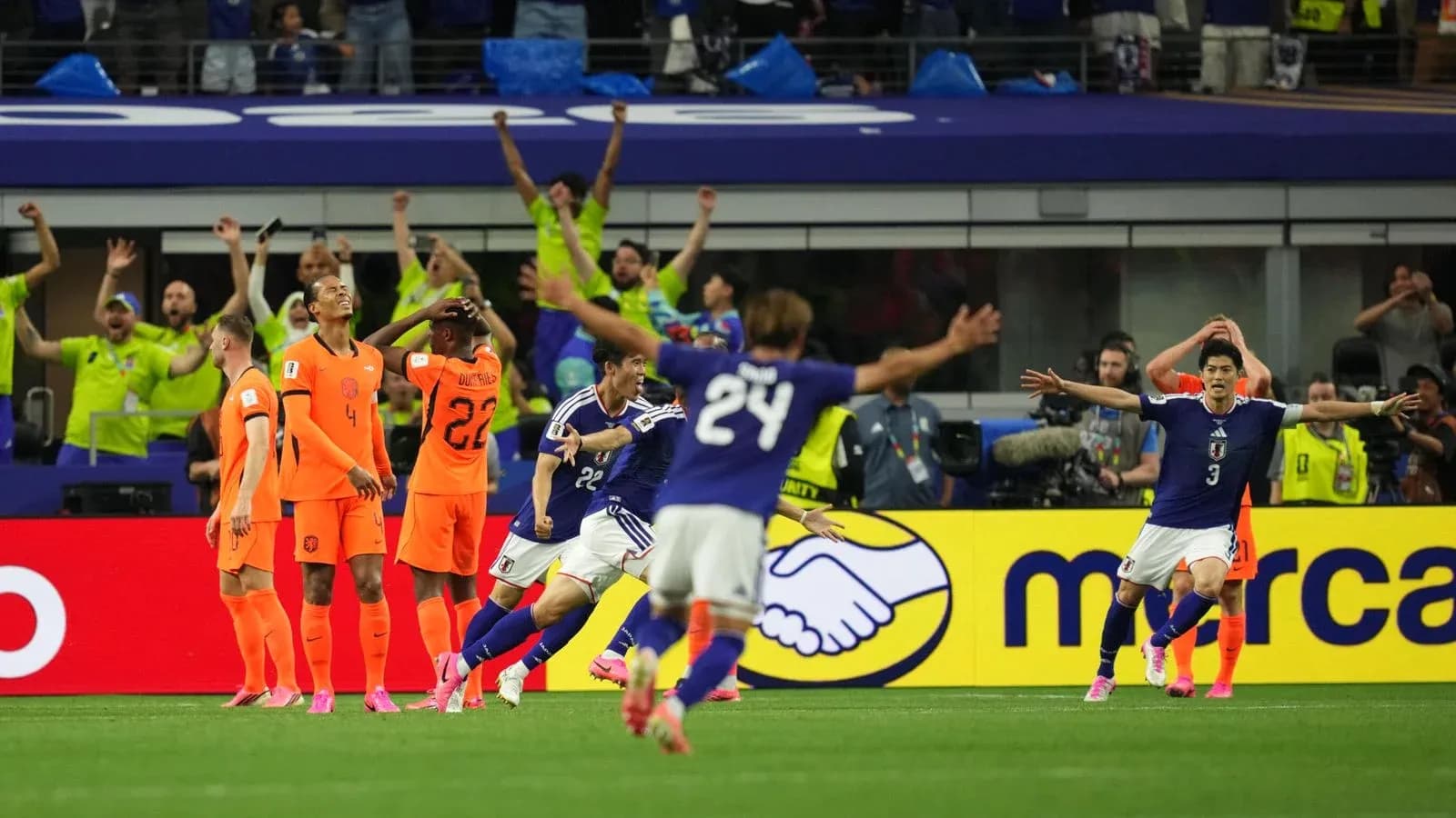 Jugadores de Japón celebrando un gol Jugadores de Japón celebrando un gol