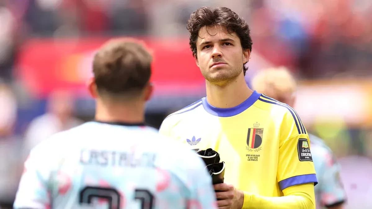 Jugador belga con camiseta amarilla durante el partido Jugador belga con camiseta amarilla durante el partido