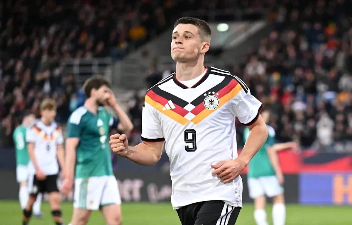 Jugador de Alemania celebrando un gol en partido Jugador de Alemania celebrando un gol en partido