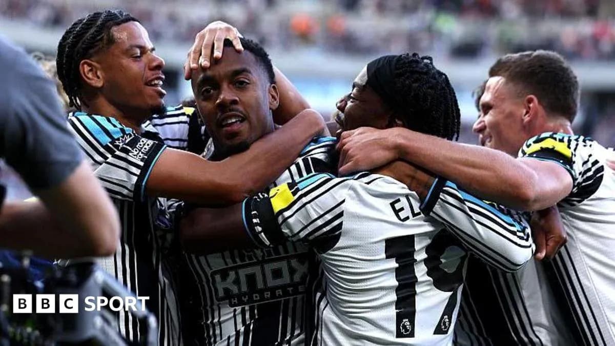Jugadores de Newcastle celebrando un gol juntos Jugadores de Newcastle celebrando un gol juntos