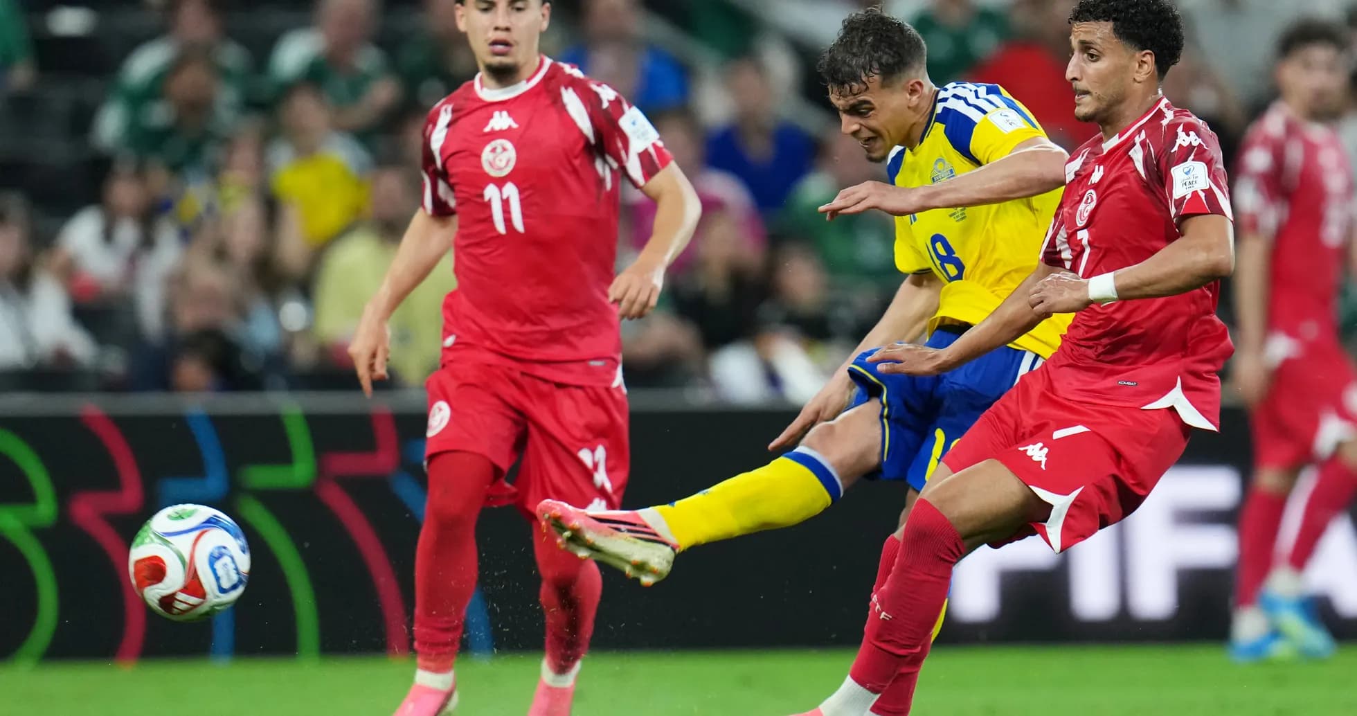 Jugadores de Suecia y Túnez en el partido Jugadores de Suecia y Túnez en el partido