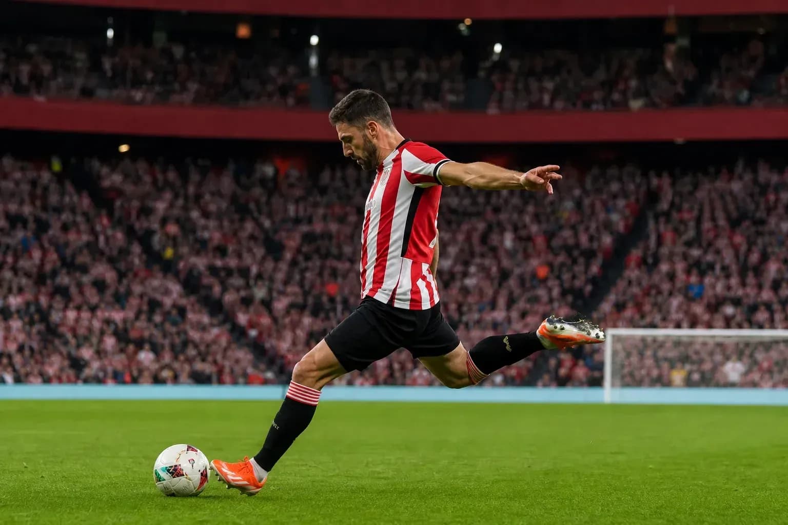 Jugador de Athletic Club ejecutando un tiro de esquina Jugador de Athletic Club ejecutando un tiro de esquina