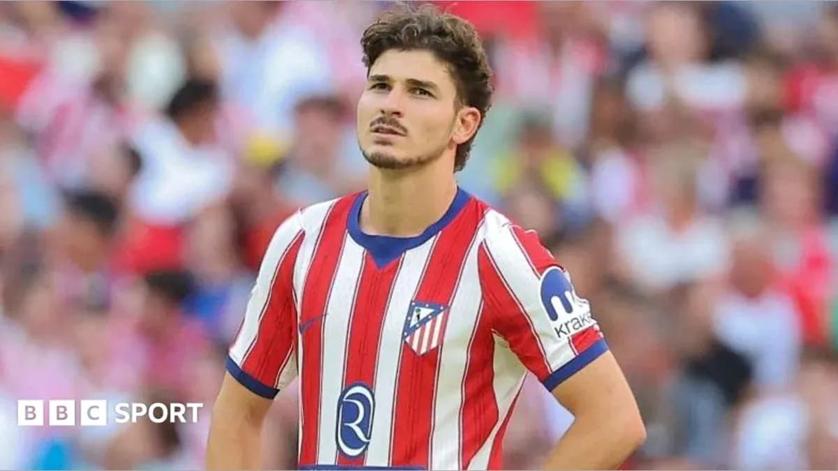 Jugador de Atlético de Madrid en el campo Jugador de Atlético de Madrid en el campo