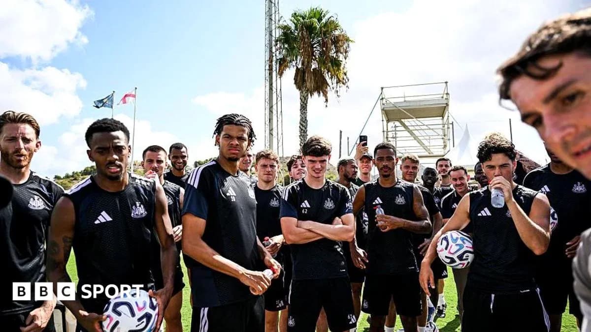Jugadores de Newcastle United en sesión de entrenamiento Jugadores de Newcastle United en sesión de entrenamiento