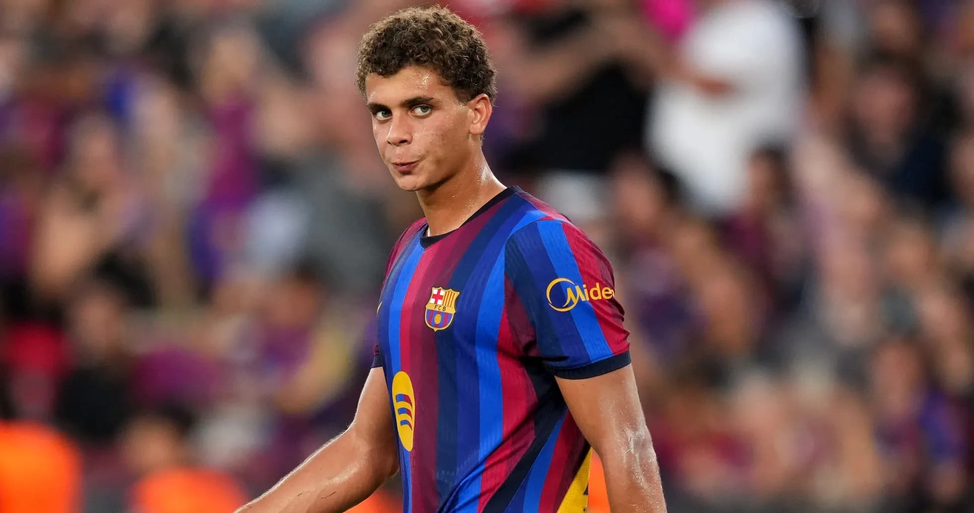 Jugador de Barcelona en el campo durante el partido Jugador de Barcelona en el campo durante el partido