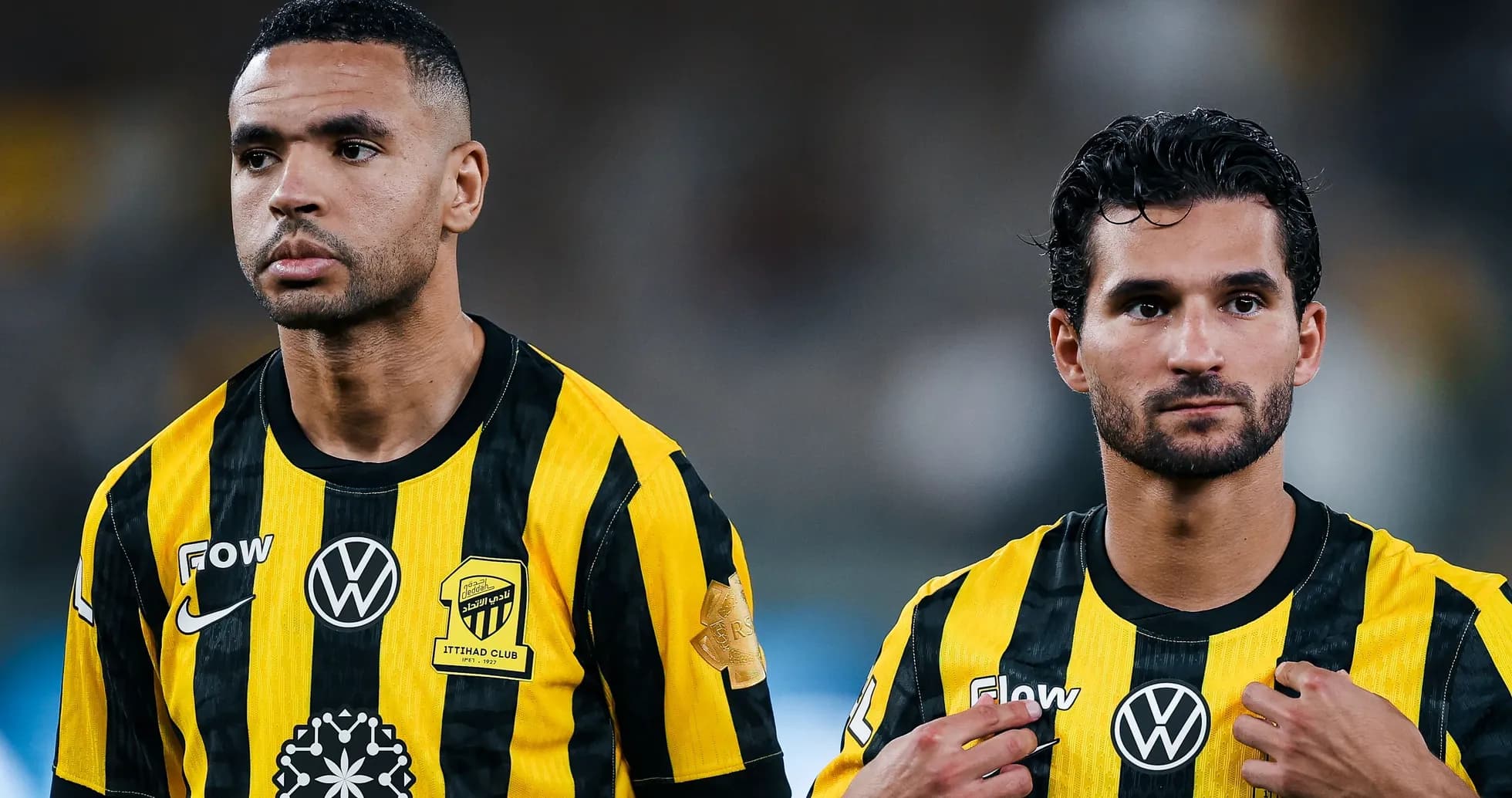 Jugadores de Ittihad en el campo durante partido Jugadores de Ittihad en el campo durante partido