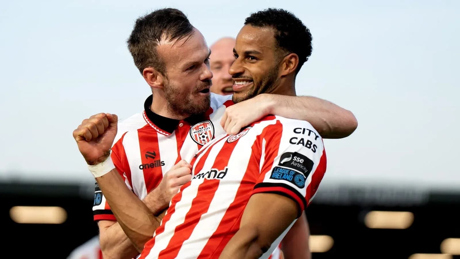 Jugadores de Derry City celebrando un gol juntos Jugadores de Derry City celebrando un gol juntos