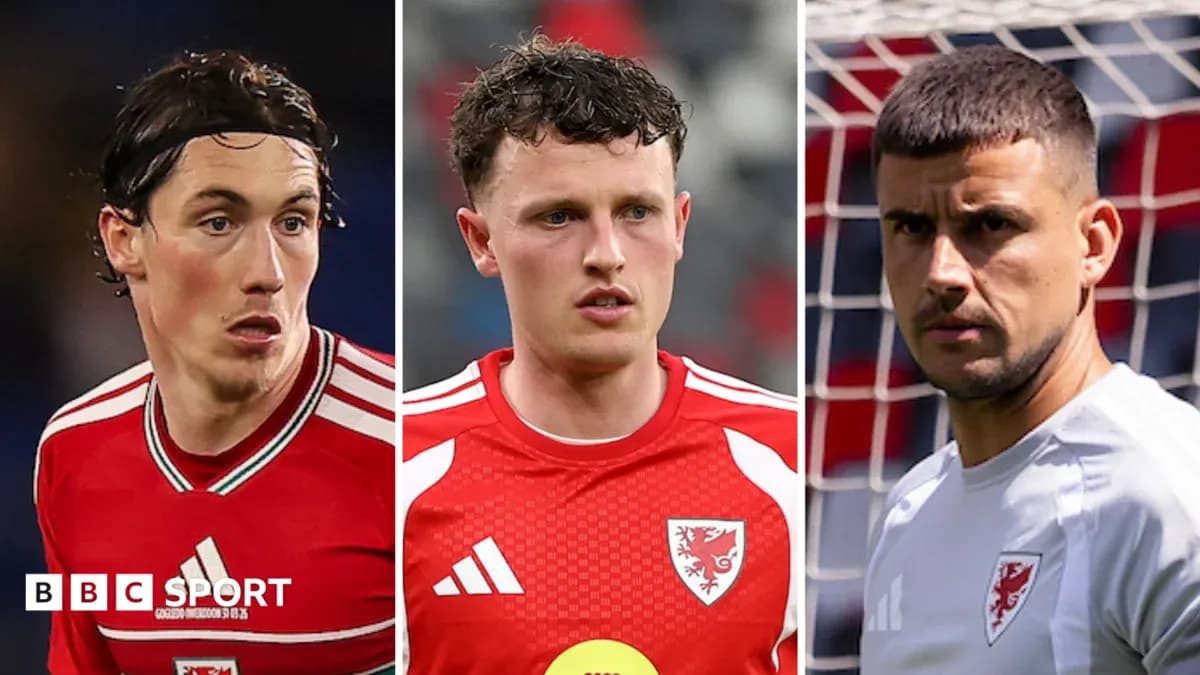 Tres jugadores de fútbol de la selección de Gales Tres jugadores de fútbol de la selección de Gales