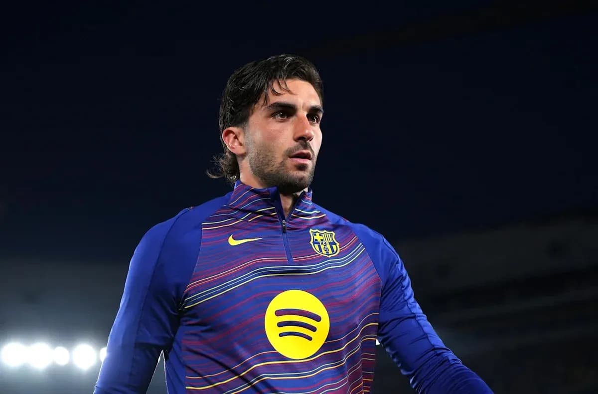 Jugador de fútbol con camiseta del FC Barcelona Jugador de fútbol con camiseta del FC Barcelona