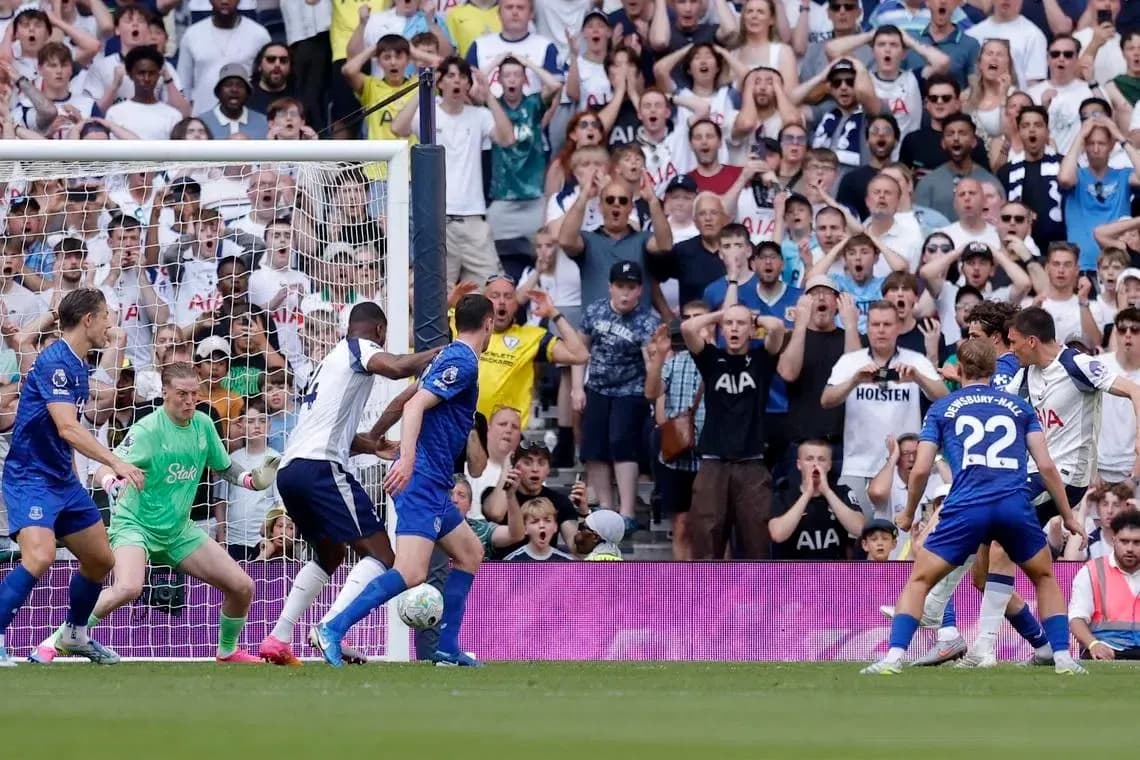 Acción del partido Tottenham contra Everton Acción del partido Tottenham contra Everton