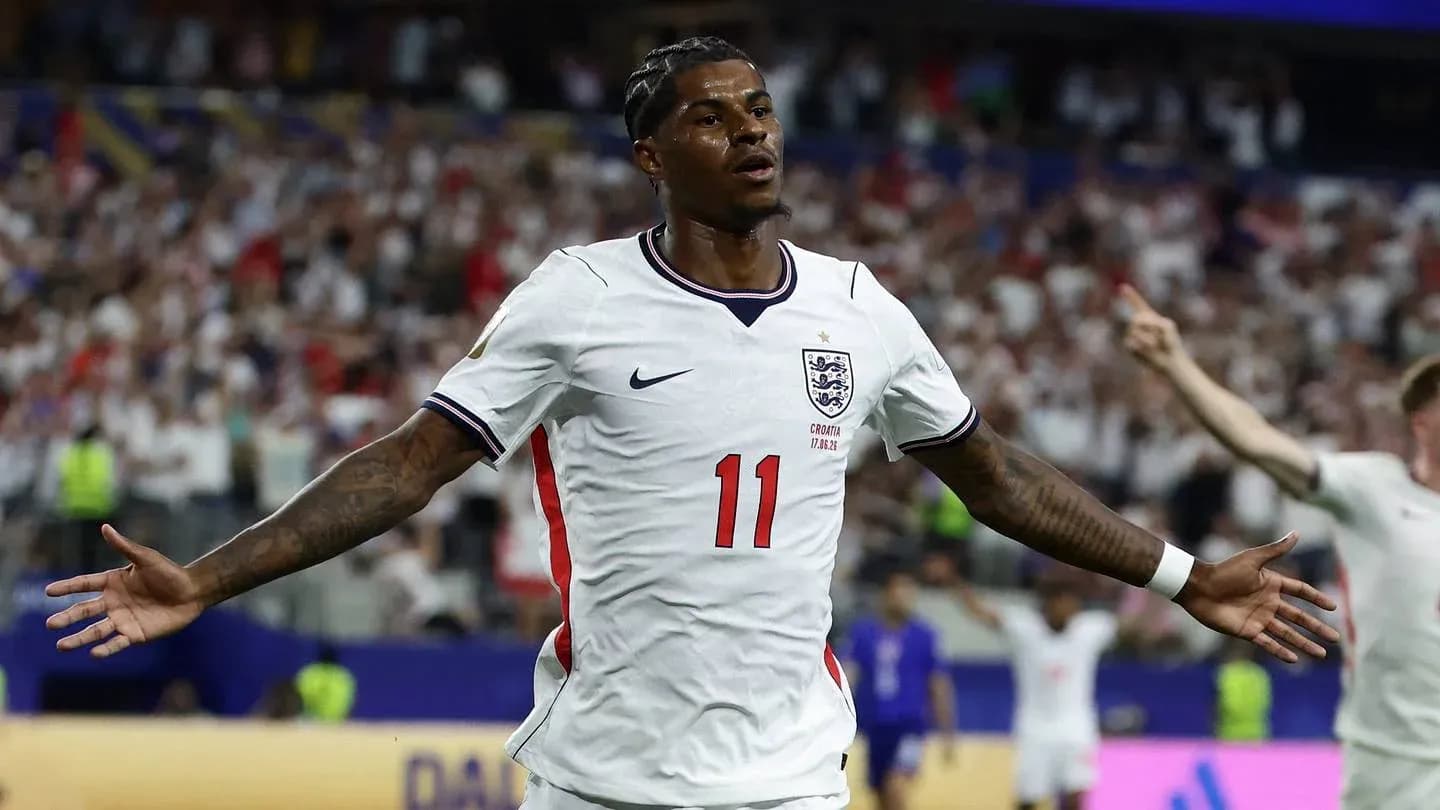 Jugador de Inglaterra celebrando un gol en partido Jugador de Inglaterra celebrando un gol en partido