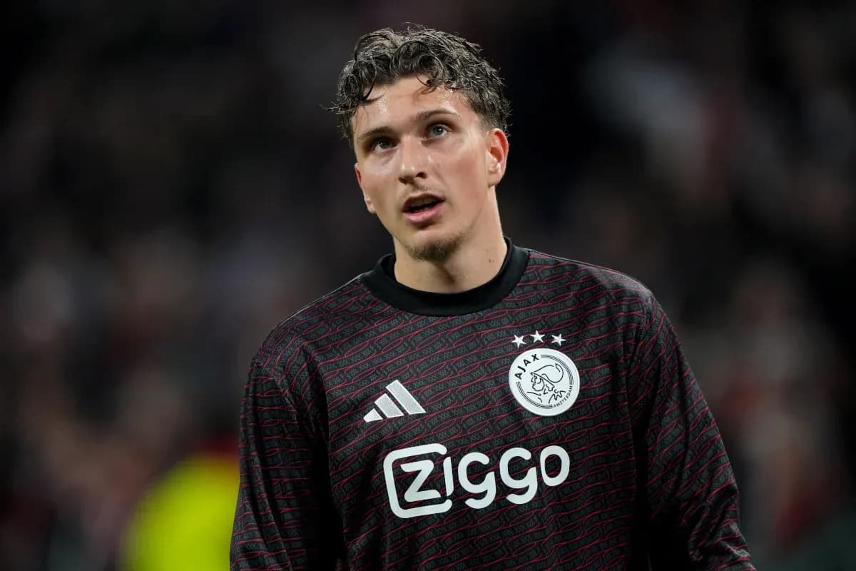 Portero de Ajax en el campo durante el partido Portero de Ajax en el campo durante el partido