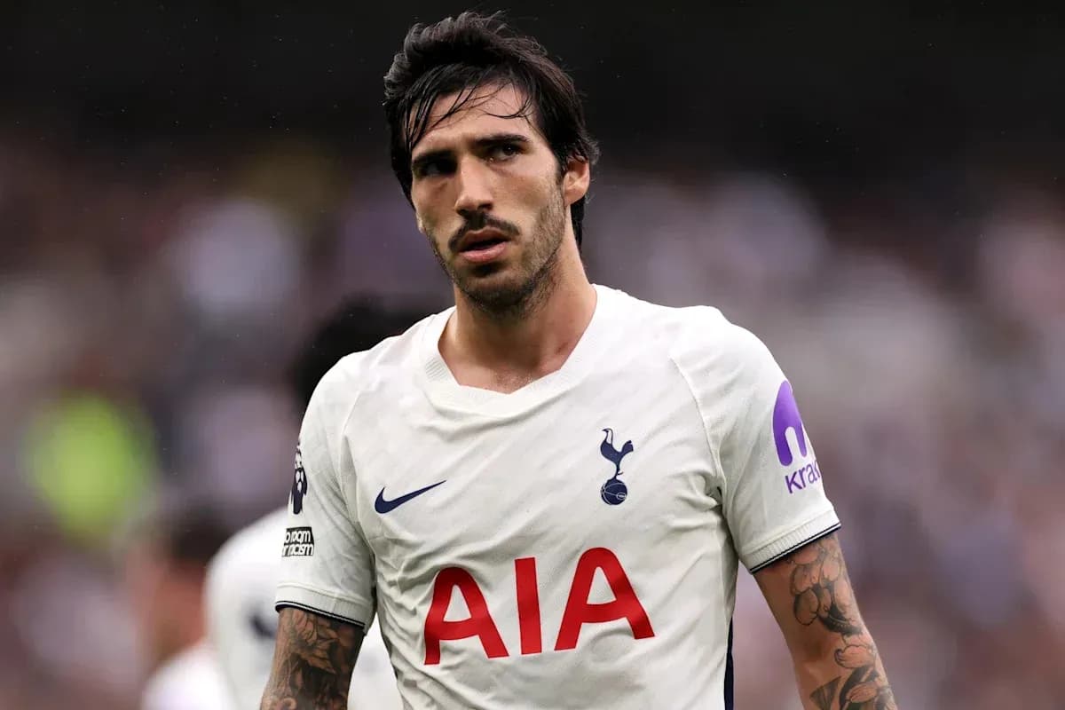 Jugador de Tottenham en acción durante un partido Jugador de Tottenham en acción durante un partido